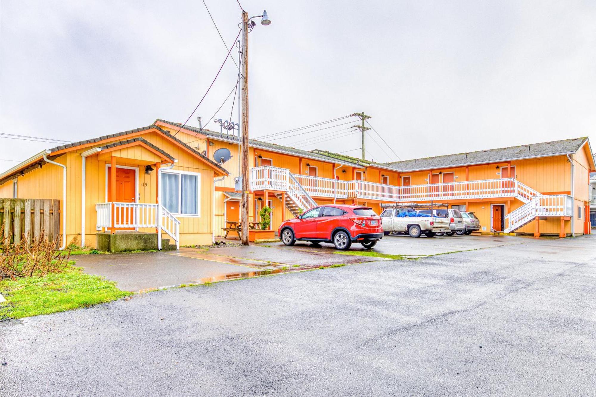 Sea Treasures Inn Rockaway Beach Room photo