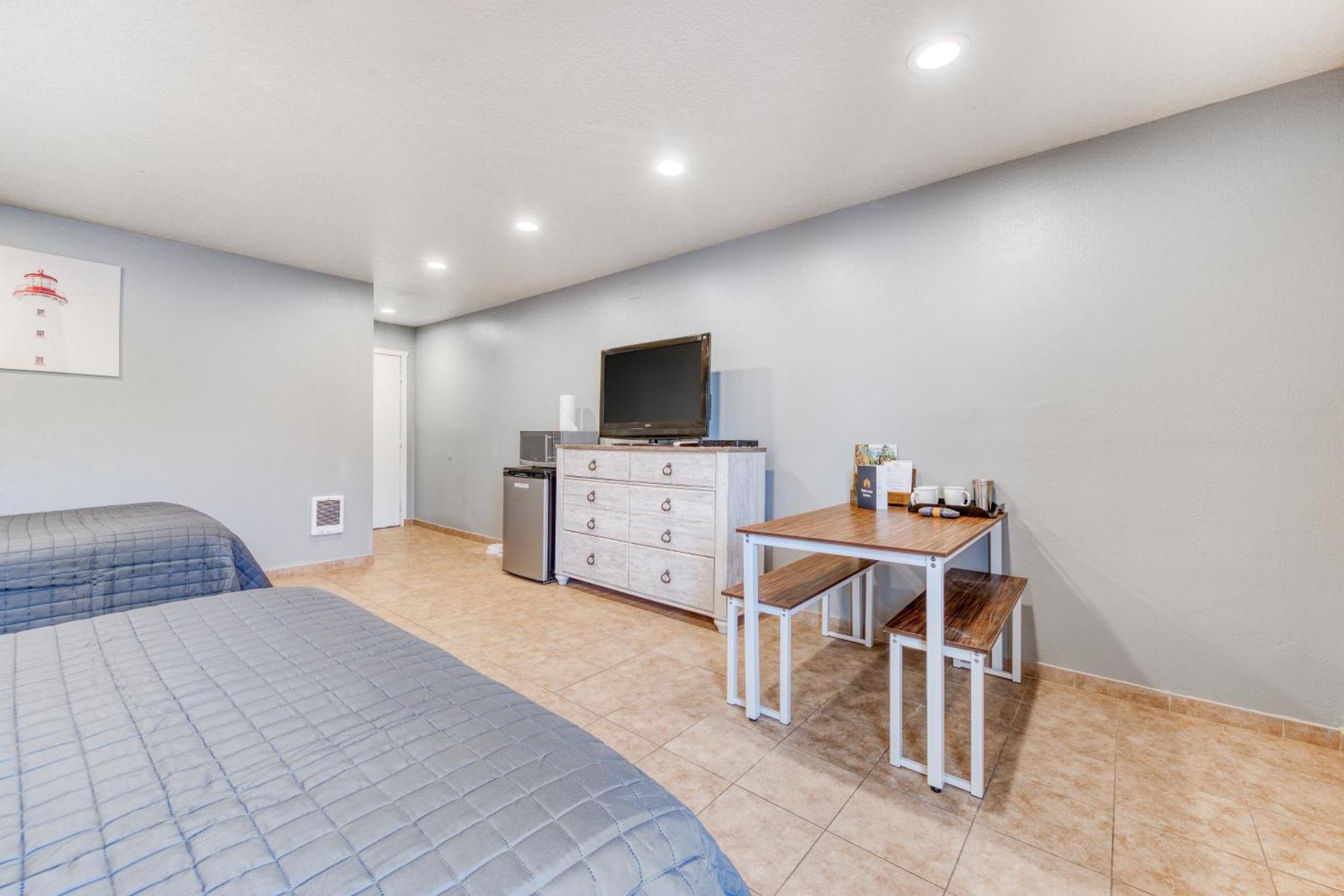 Sea Treasures Inn Rockaway Beach Room photo