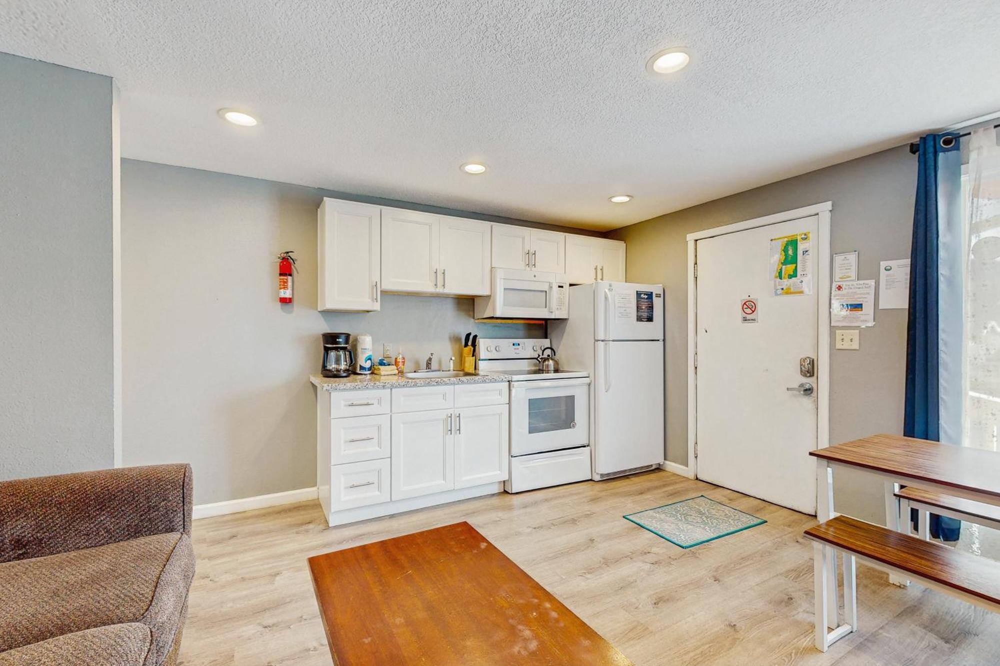 Sea Treasures Inn Rockaway Beach Room photo