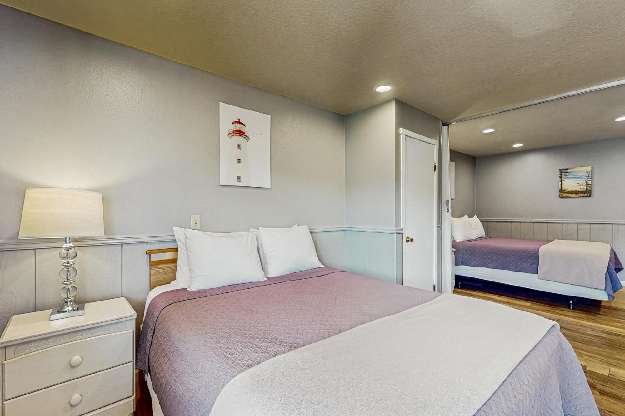 Sea Treasures Inn Rockaway Beach Room photo