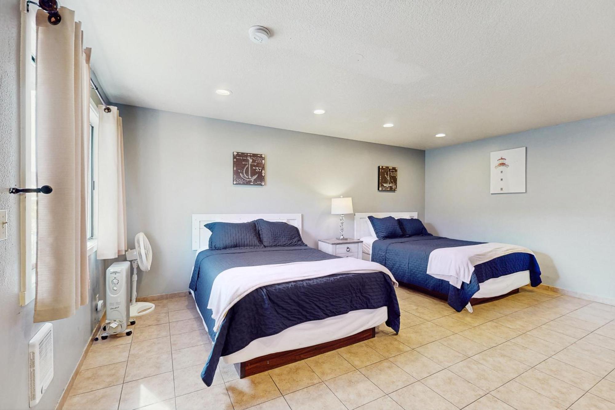 Sea Treasures Inn Rockaway Beach Room photo